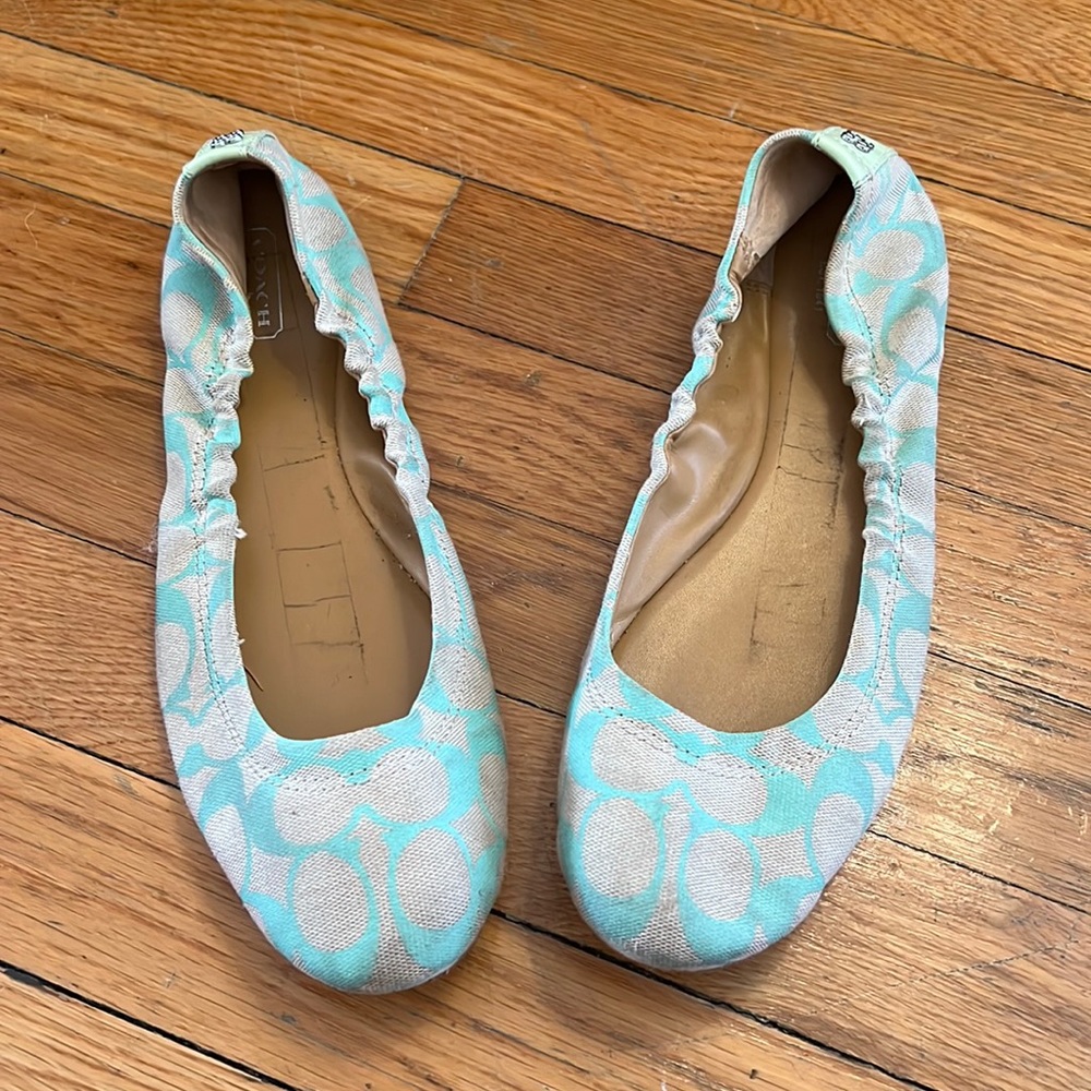 Coach Aly signature C flat size 10 tan and mint green cute!
